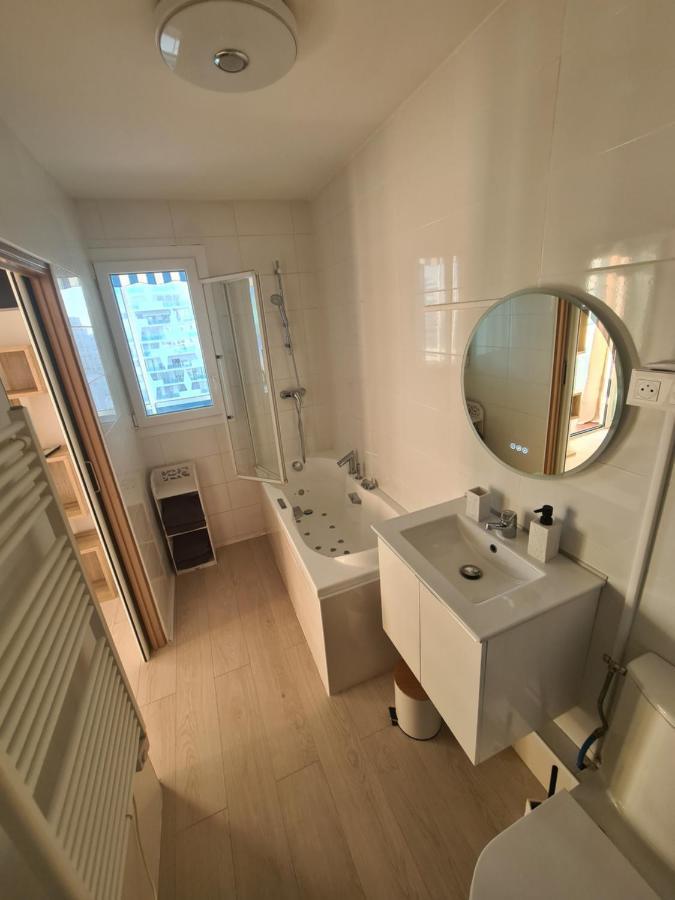 Appartement Lumineux Avec Vue Sur Mer A 50 M De La Plage Et Du Centre La Grande Motte Luaran gambar